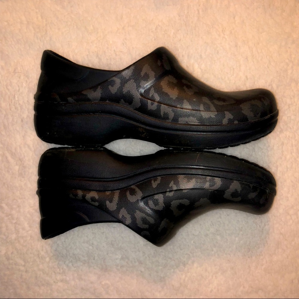 Crocs Nursing Clogs Women’s Size 8